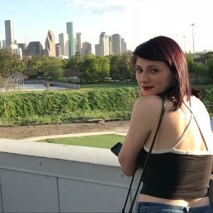 Meet your Posher, Leslie